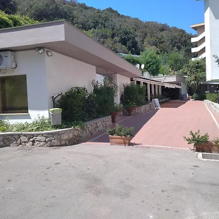 Napoleon Isola D'elba 公寓式酒店 4*